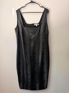 Black Sleeveless Snake-Embossed Sheath Dress